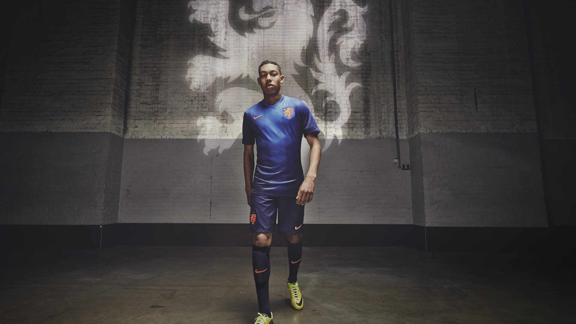 开云体育中国-柏林墙的隐形裂缝,当波尔在德国人的欢呼声中击碎宿命