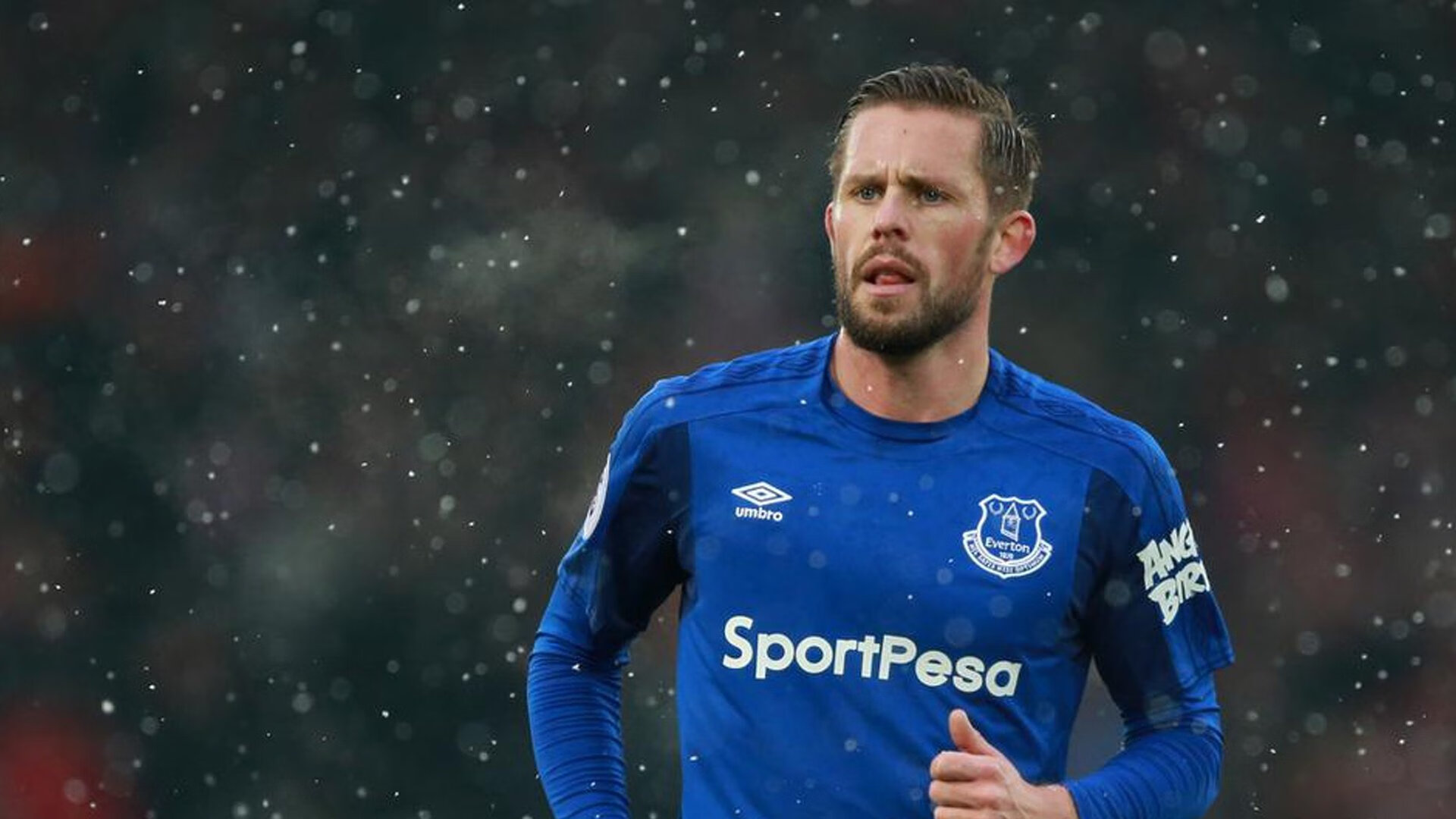 开云体育登录-他们高唱智利战歌，淹没酋长球场，当维尼修斯独自扛起一座流动的故乡