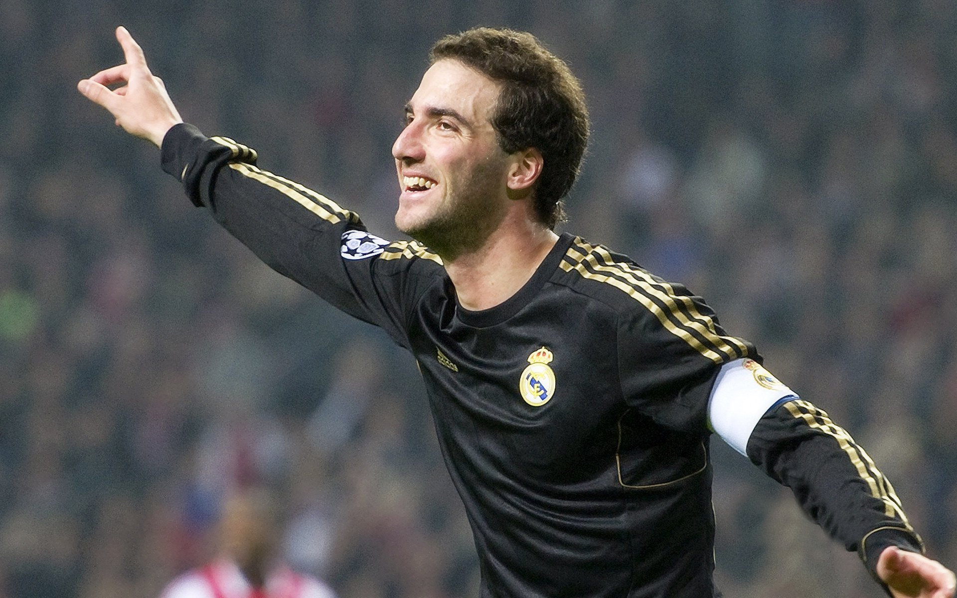 开云体育APP下载-冷静的战术与璀璨的艺术，乒乓球台映照的体育两极